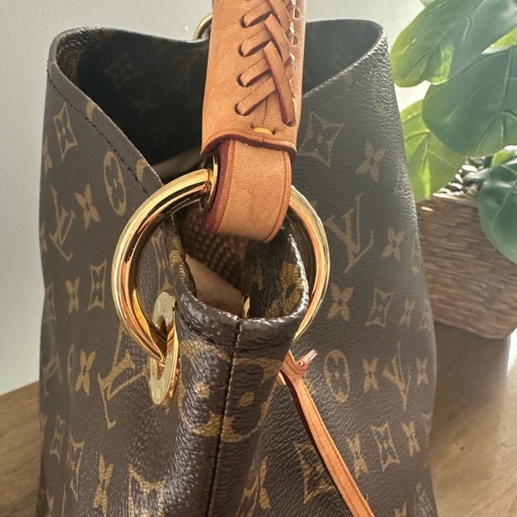 Louis Vuitton Artsy MM Monogram Brown Tote Bag - Picture 9 of 15